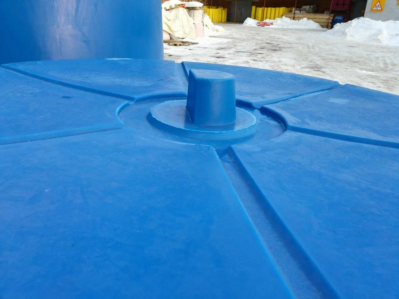 Купить пластиковые емкости для разведения рыбы